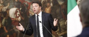 Il presidente del Consiglio Matteo Renzi commenta a Palazzo Chigi, davanti ai giornalisti, il risultato del referendum sulle trivelle, Roma, 17 aprile 2016. ANSA / GIUSEPPE LAMI